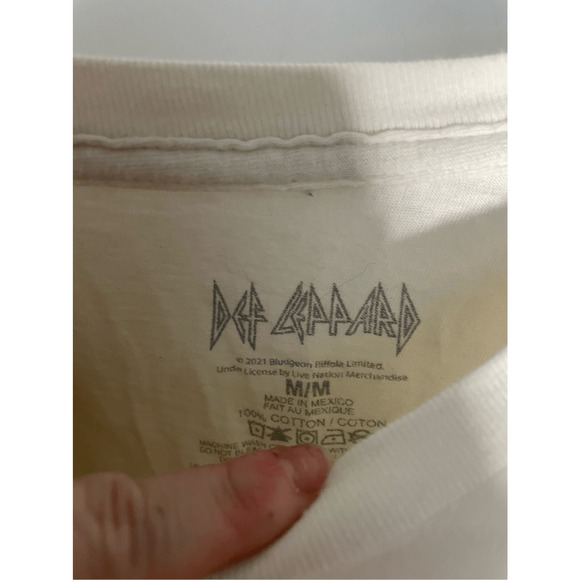 Def Leppard Unisex Graphic Tee Grunge Emo Rock Punk 90's Heavy Metal SZ Medium - Picture 3 of 4